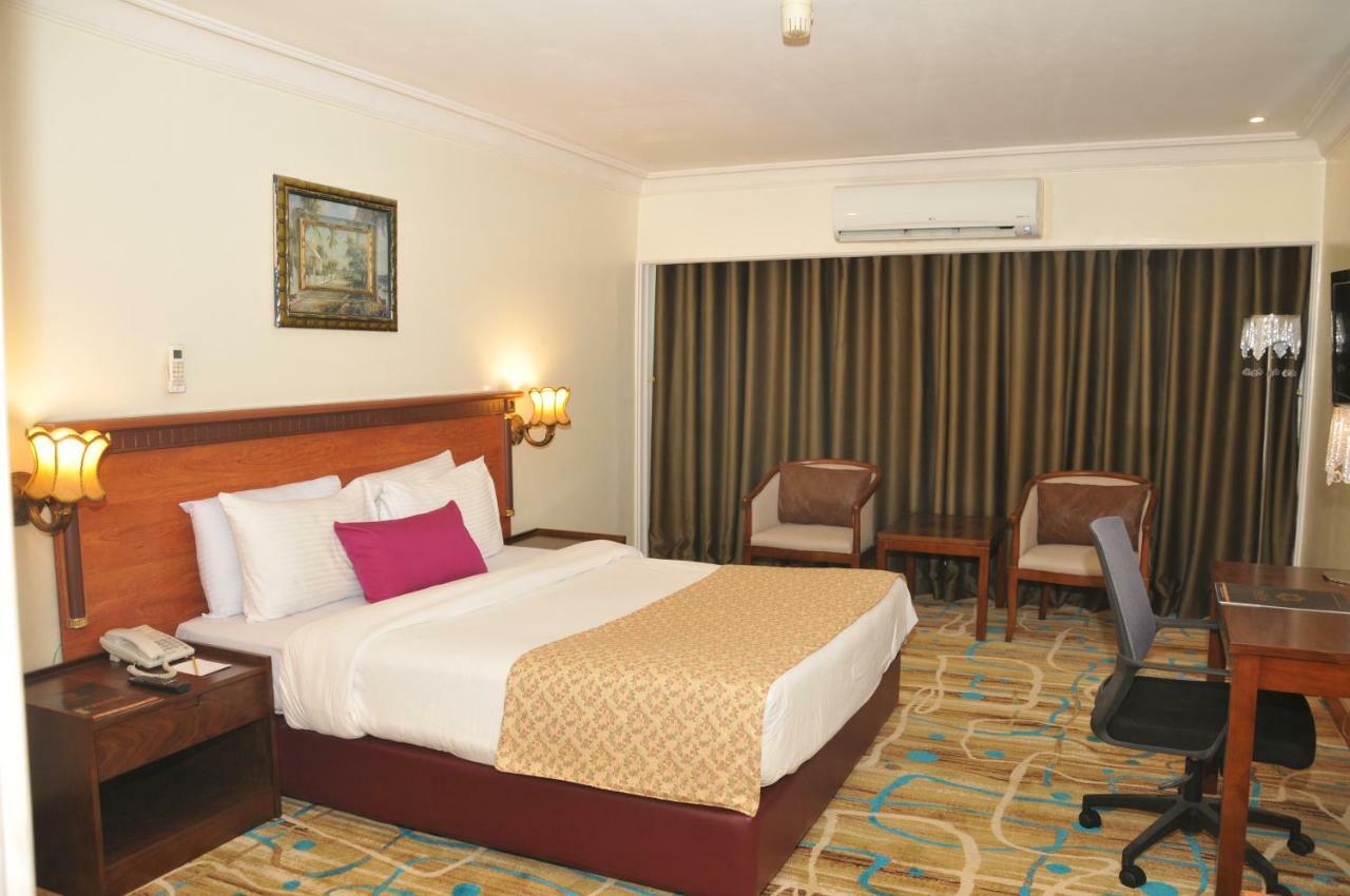 Hotel Di-Palace Riyad Extérieur photo